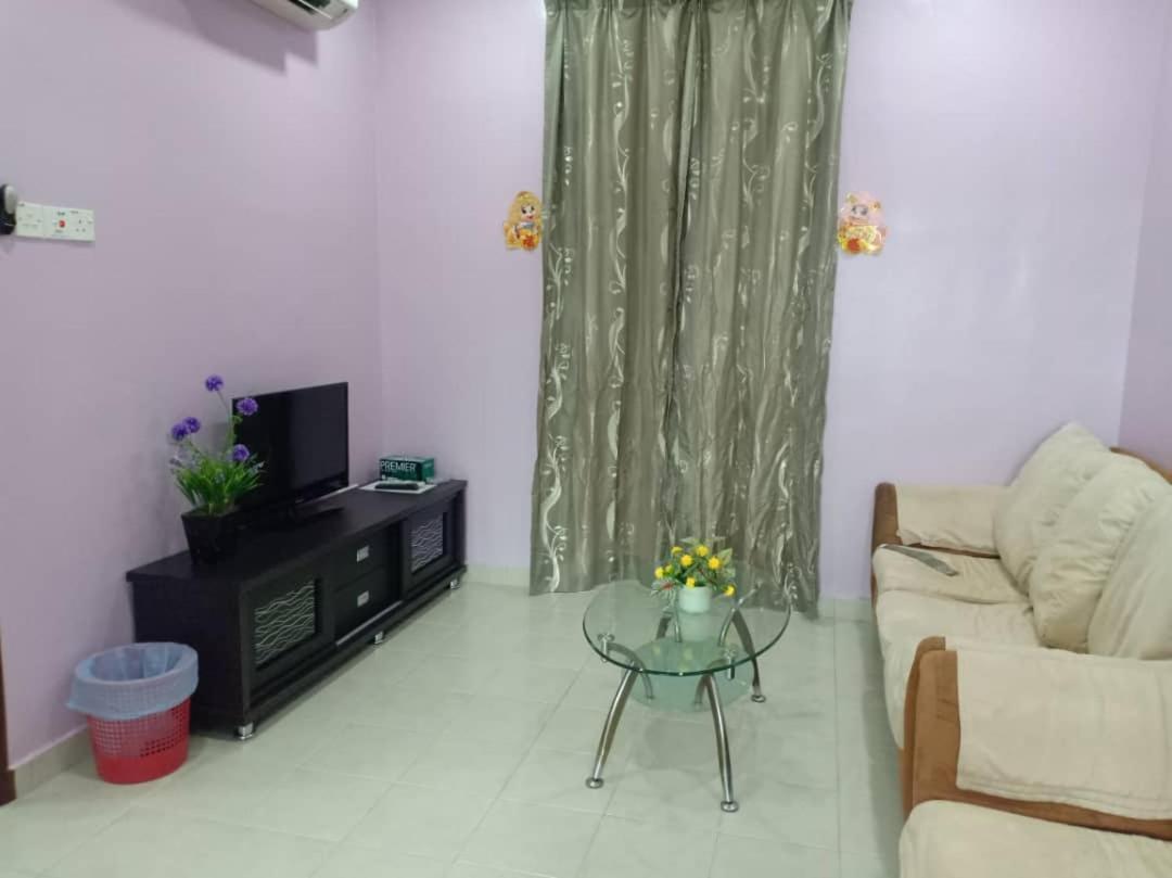 Purple Townhouse 3R2B Wifi Villa Sekinchan Bagian luar foto